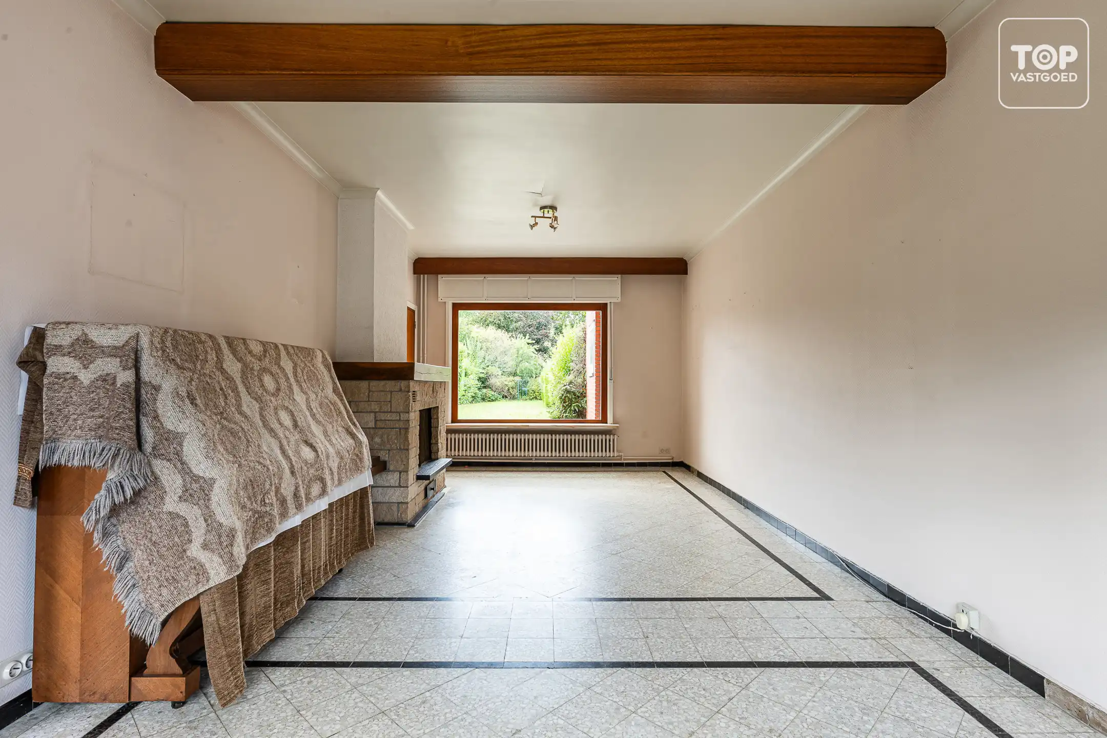 Te renoveren halfopen bebouwing met 3 slaapkamers, garage en ruime tuin op perceel van +-600 m² foto 3