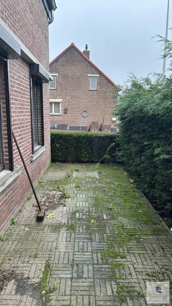 Te renoveren gelijkvloers appartement met garage  foto 9