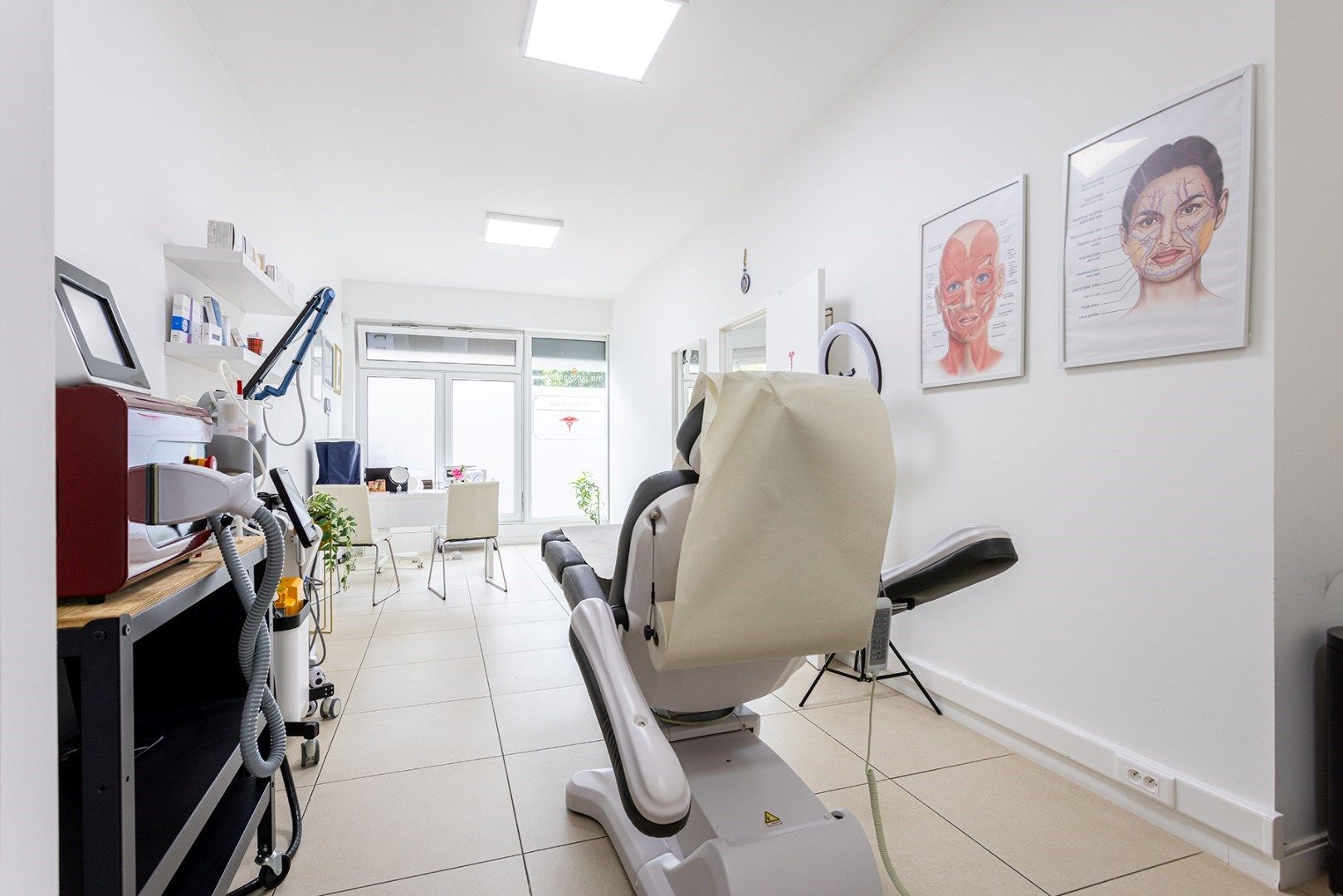 Handelsgelijkvloers of kantoorruimte met centrale ligging! foto 3