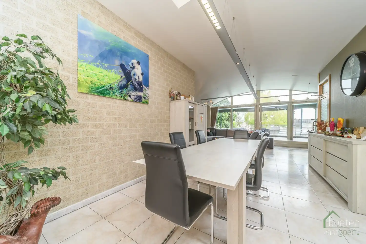 ALVERINGEM: instapklare beenhouwerij met woonst (4 slpks), ruim zonneterras/tuintje en garage in het hart van Alveringem. foto 14