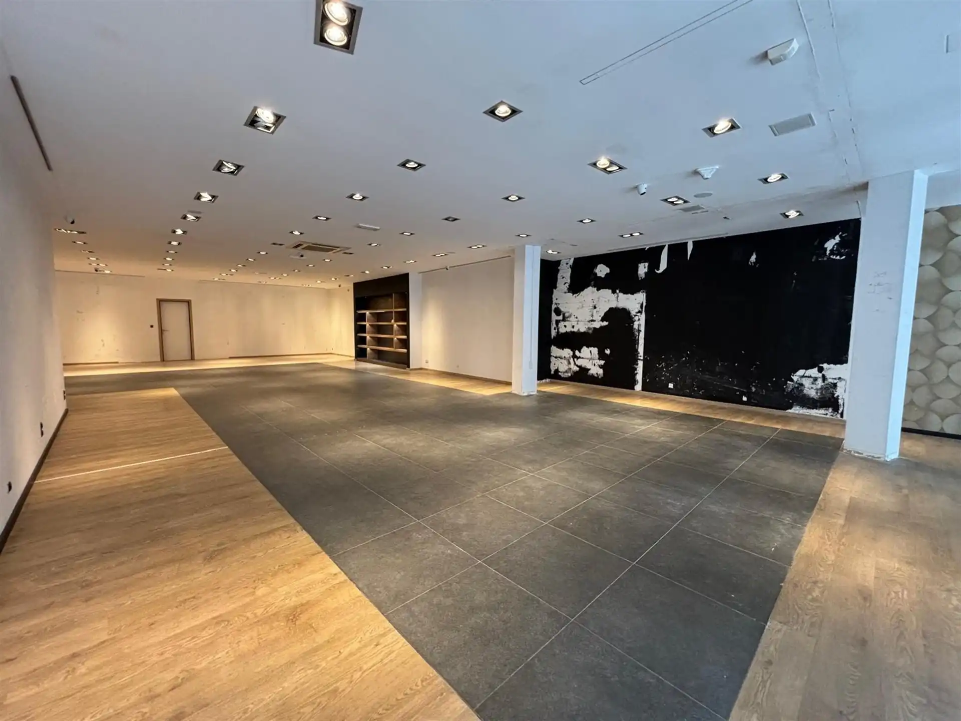 Uitstekend gelegen handelspand 150m², met 137m² opslagruimte en keuken foto 4