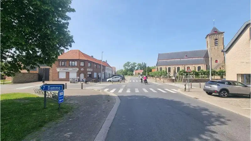 Café met ruim Terras + Woonst te huur in Lapscheure Damme foto 2