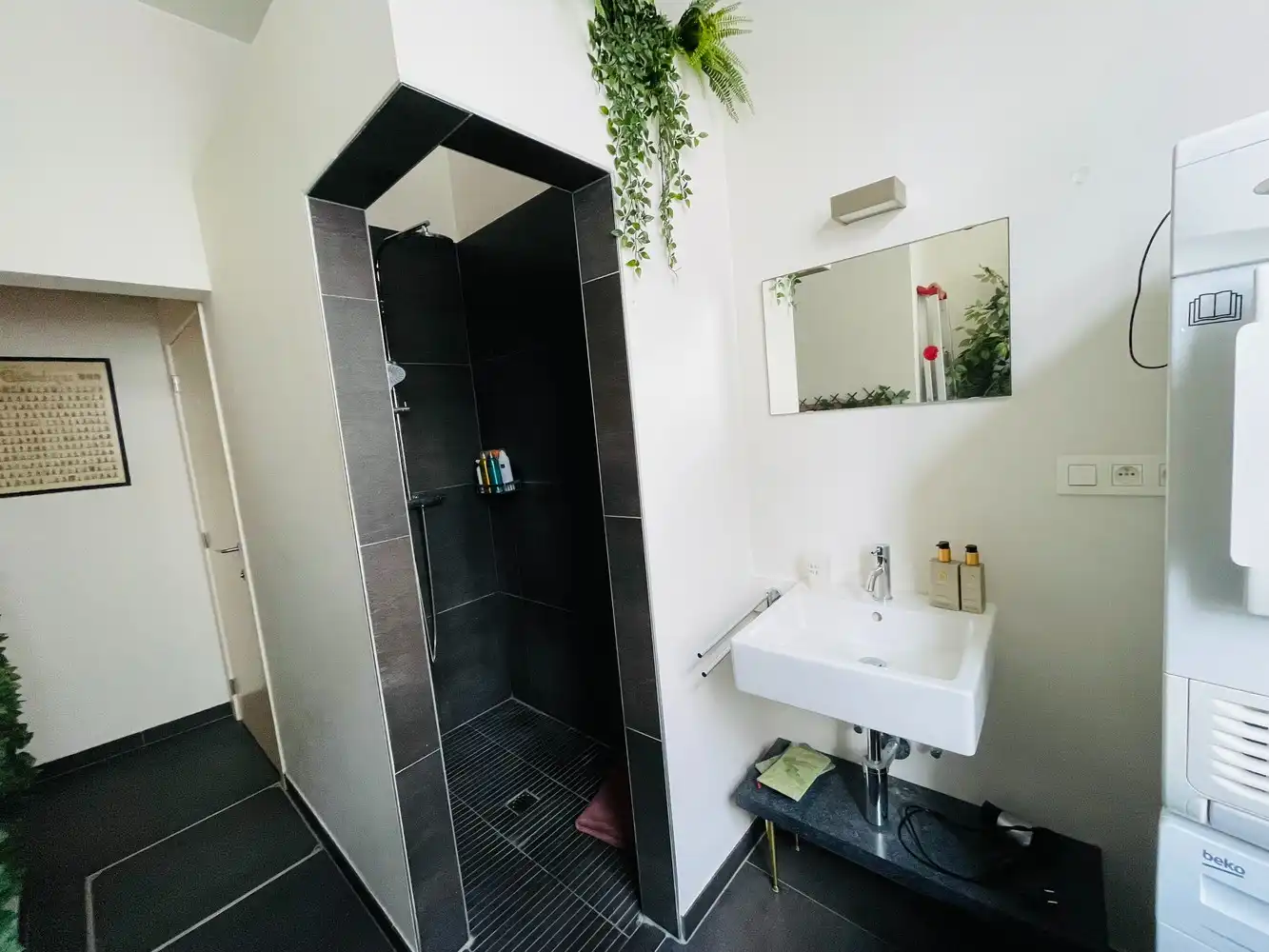 Brugge centrum , op een Idyllische locatie, aan één van de mooiste reien van Brugge,  RECENT GERENOVEERD LICHTRIJK GEMEUBELD🪑🛌HOEKHUIS foto 12