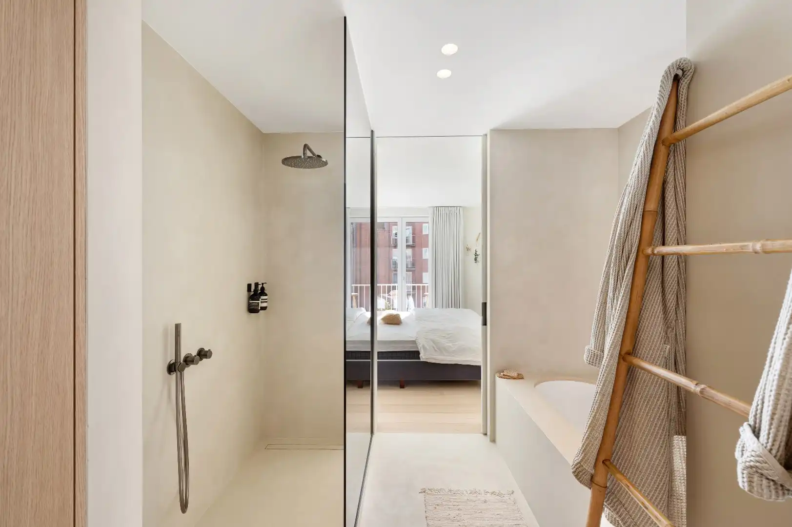 Luxueus gerenoveerd 3 slaapkamer appartement met frontaal zeezicht, nabij het Albertplein.  foto 14