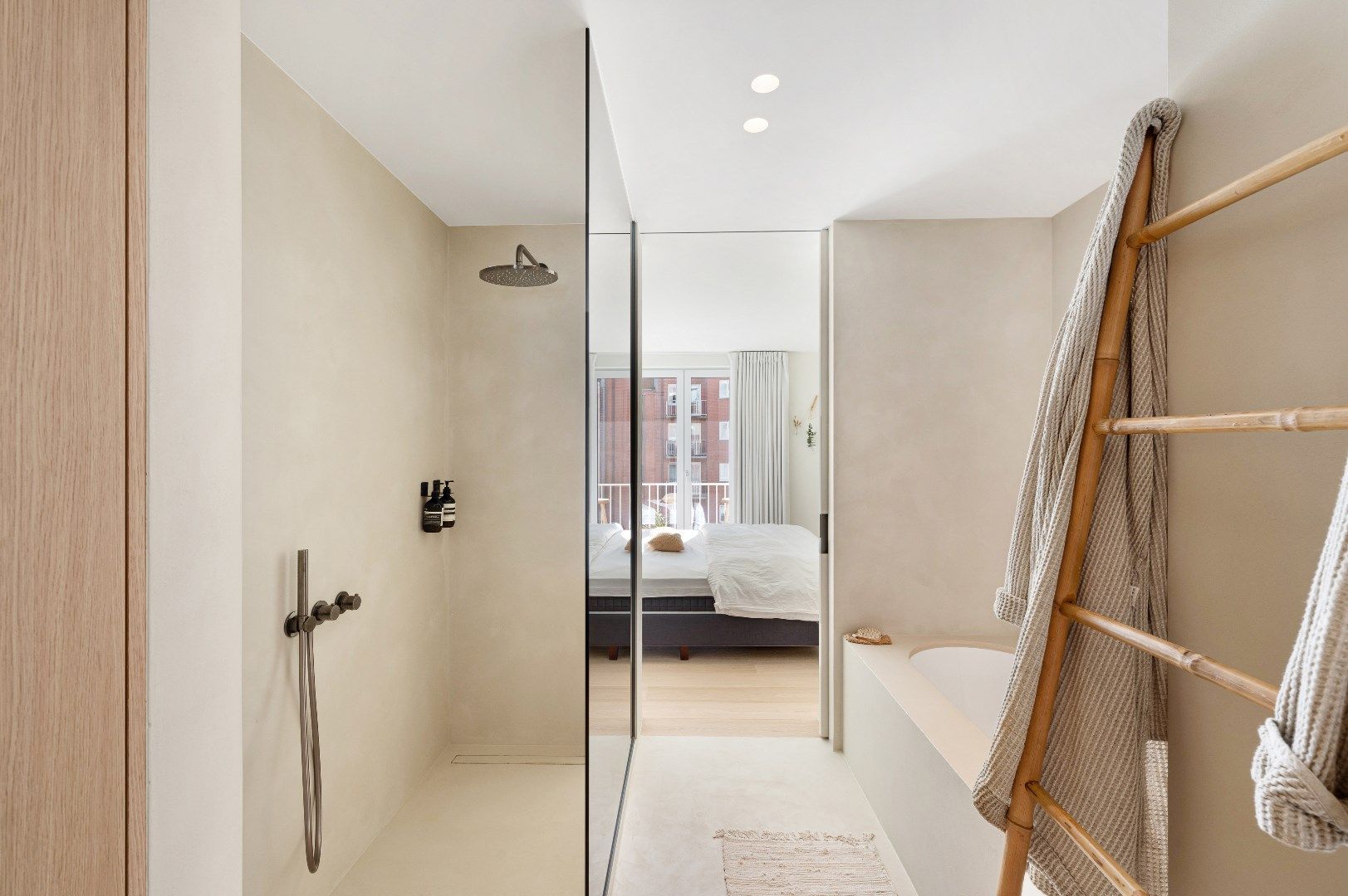 Luxueus gerenoveerd 3 slaapkamer appartement met frontaal zeezicht, nabij het Albertplein.  foto 14