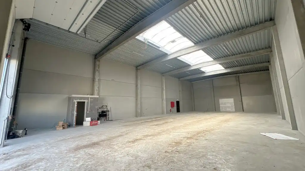 Nieuwbouw magazijn met kantoor te huur in Durmakker Evergem foto 4