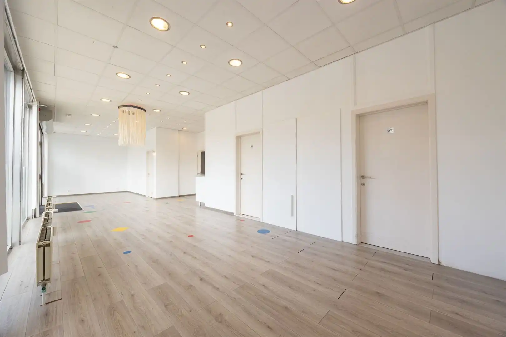 Veelzijdige commerciële ruimte met privé parkeerplaatsen  foto 23