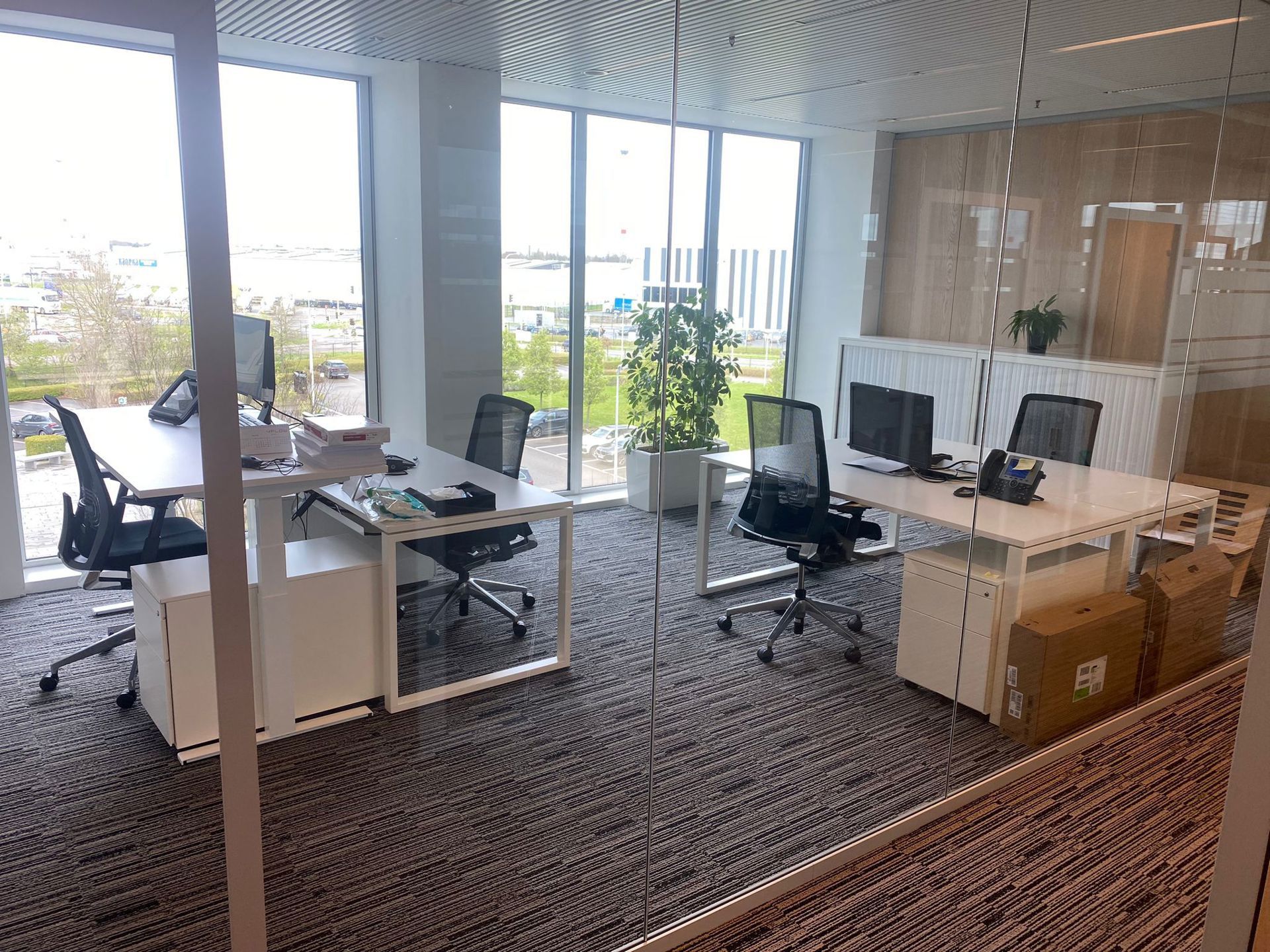 Ruim en Licht Kantoor met Uitzicht op de E313 foto 4