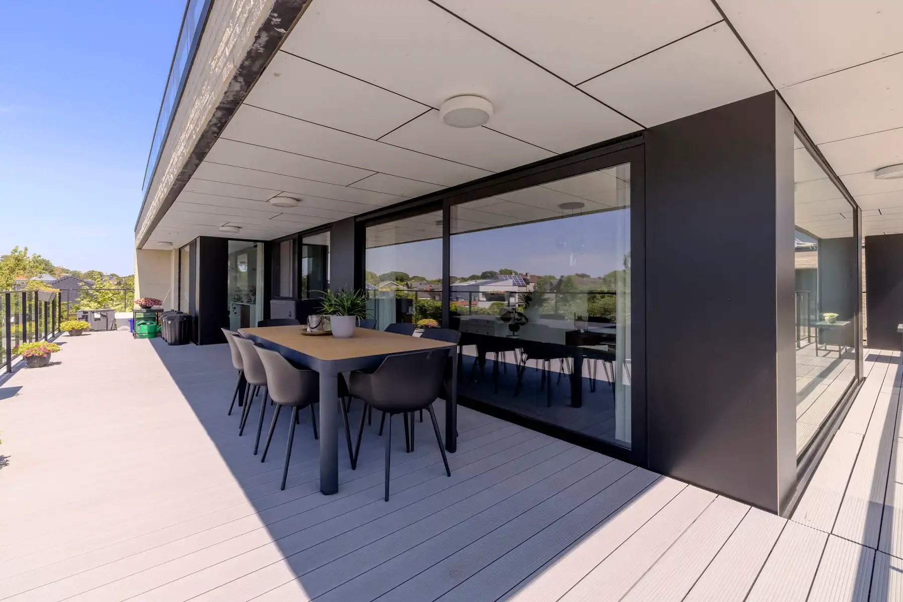 Ruim appartement met 2 slpks, terras van 71m2 en 2 staanplaatsen foto 16