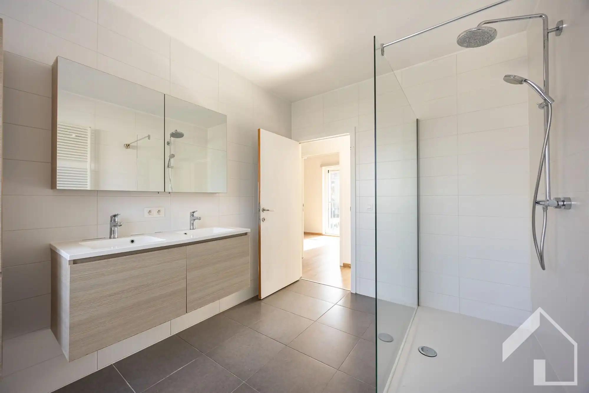 Ruime woning op een rustige locatie! foto 19