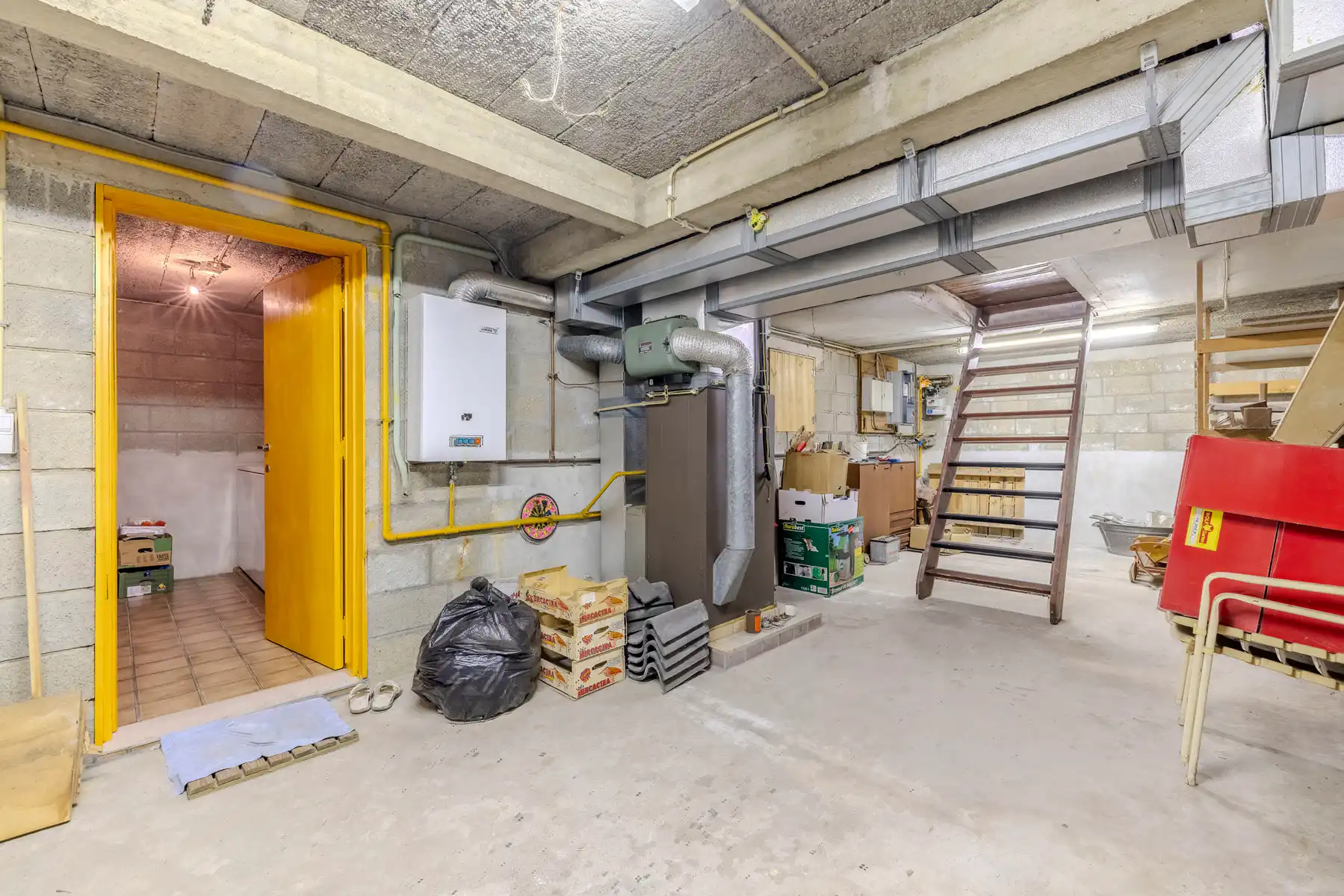 Ruime woning met 5 slpks, gezellig tuin en grote kelder foto 18