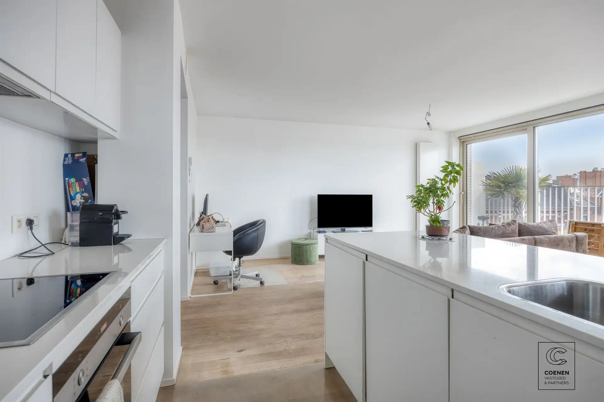 Ruim drieslaapkamer appartement op een uitstekende locatie! foto 6
