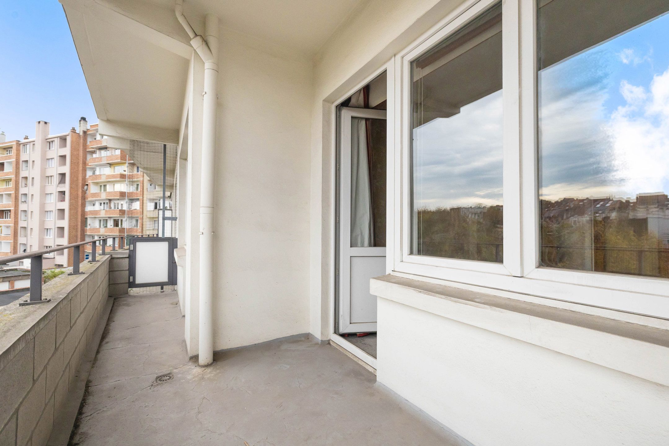 Appartement met 2 slaapkamers + terras : te renoveren foto 13