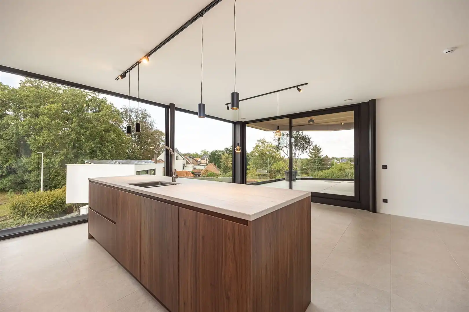 Exclusief penthouse met luxe afwerking en wijds uitzicht. foto 2
