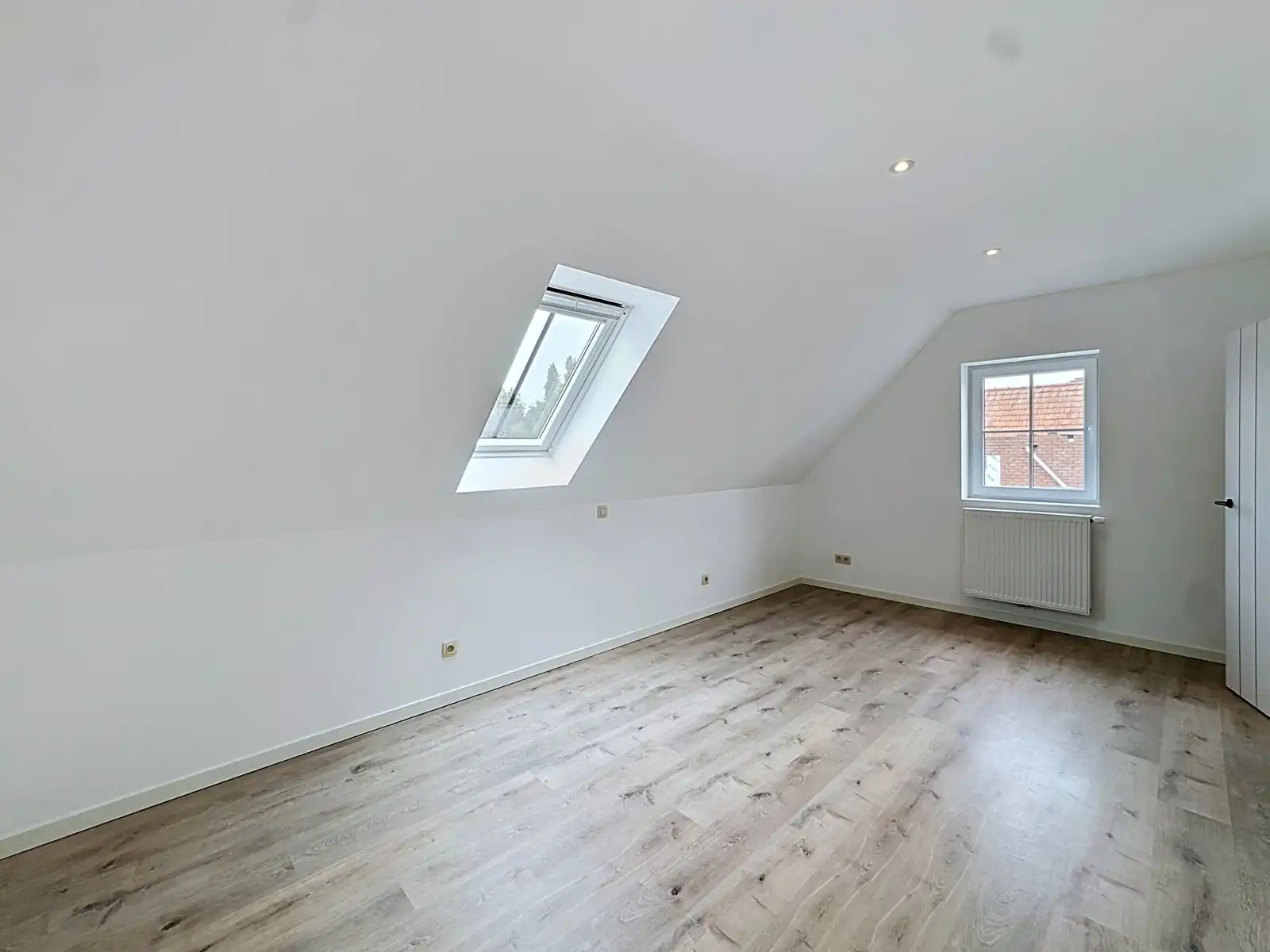TE HUUR recente halfopen bebouwing met 3 slaapkamers Jabbeke foto 5