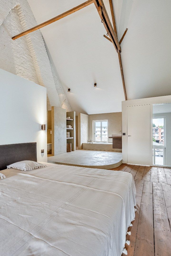 Prachtig gerenoveerd herenhuis in het centrum van Kortrijk. foto 24