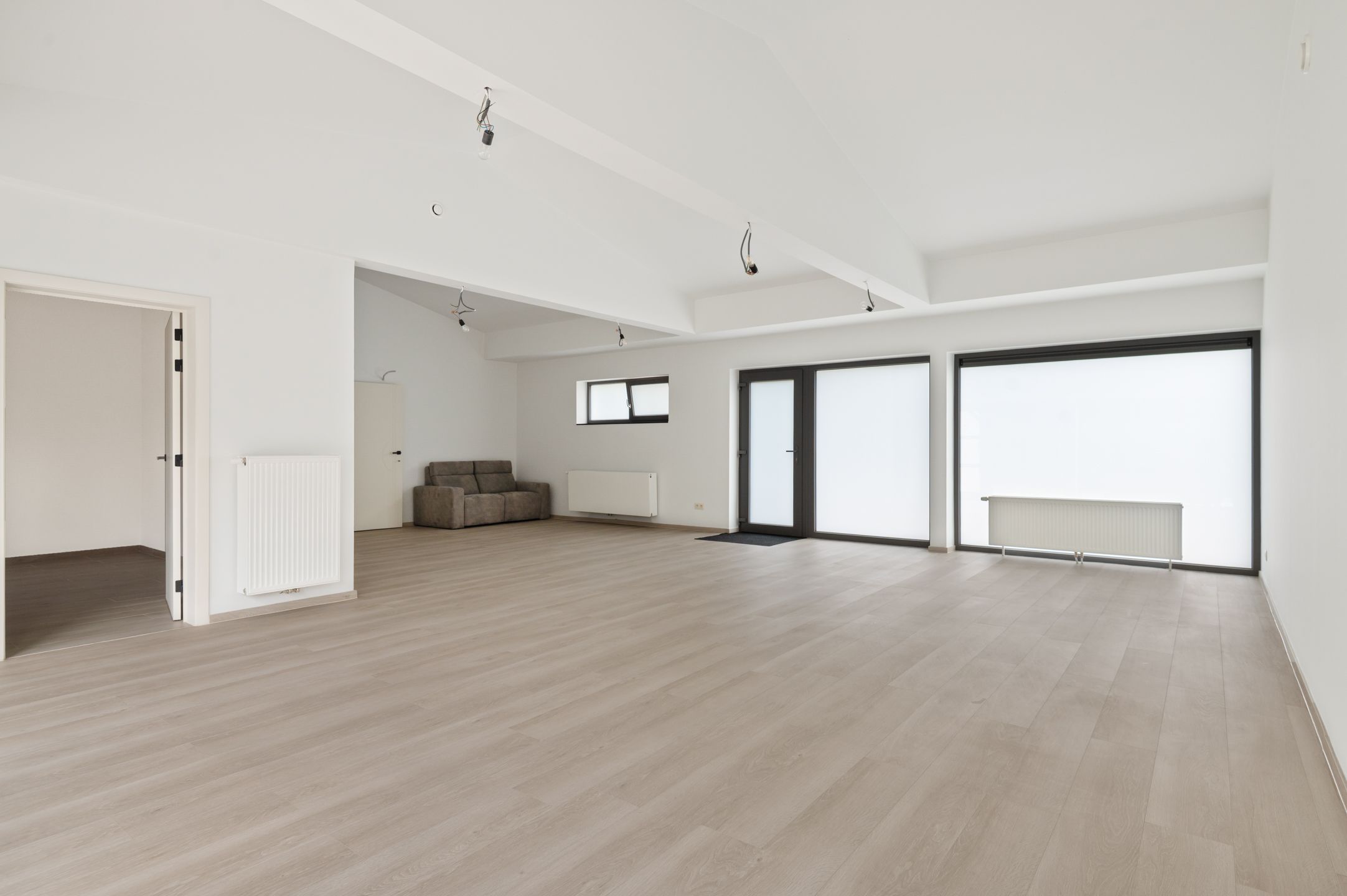 Unieke laagbouwvilla met polyvalente ruimte op ruim perceel in Brasschaat! foto 26