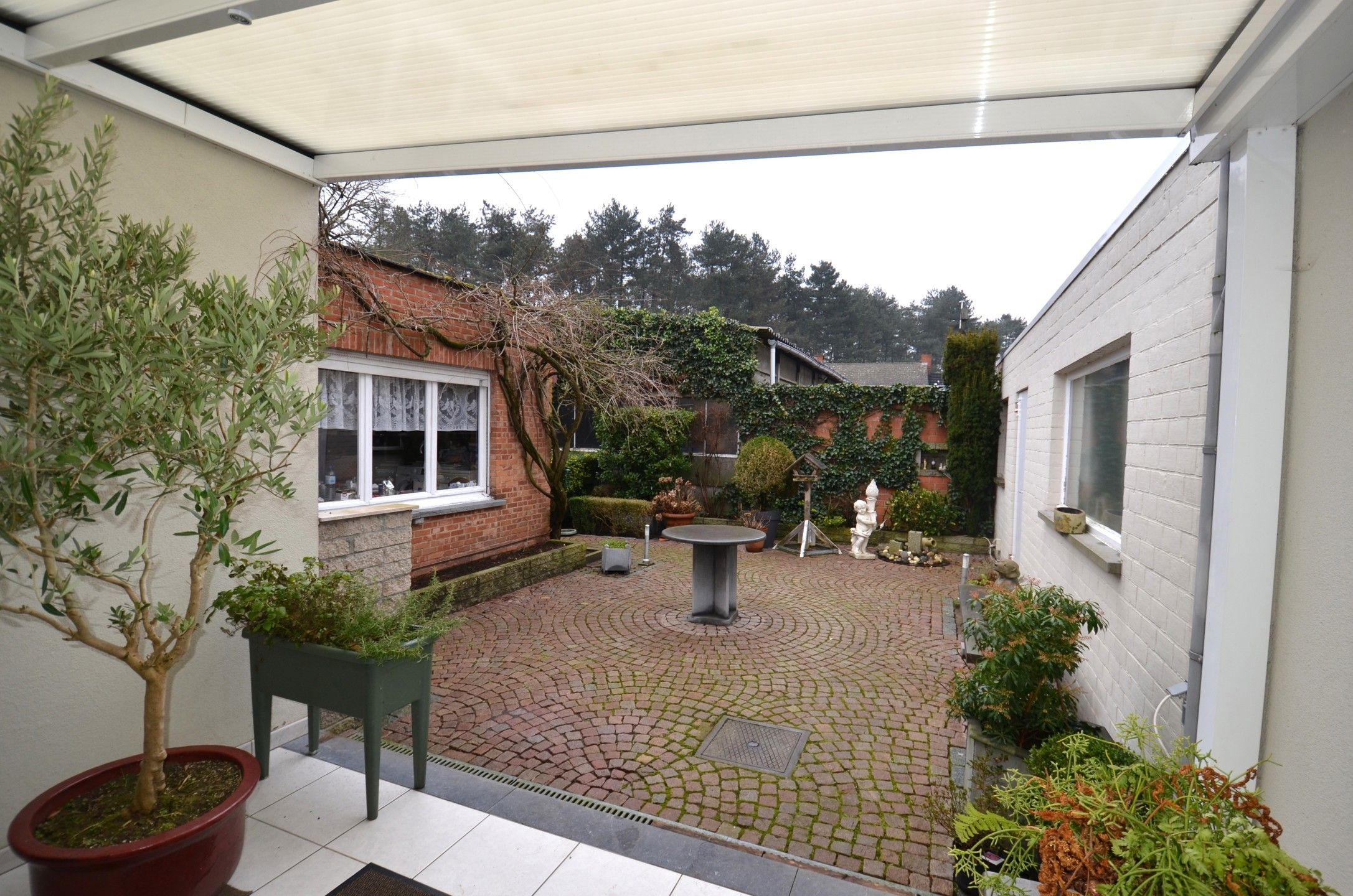 Rustig gelegen woning met magazijn foto 13