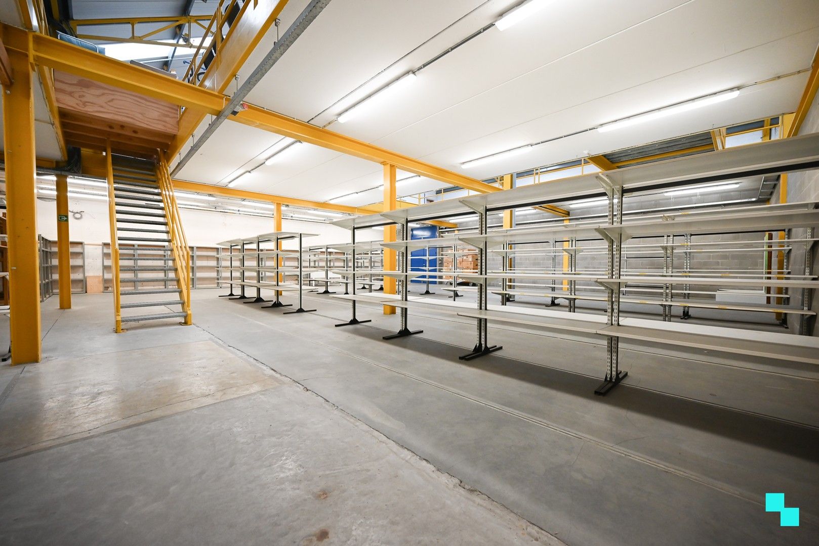 Magazijn van ca. 272 m² in het centrum van Izegem foto 6