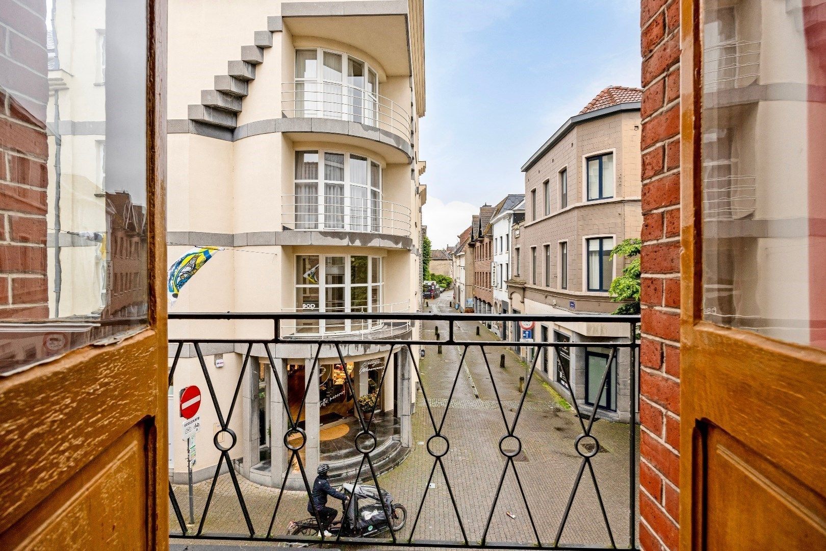 Karaktervol te renoveren herenhuis met 4 slpks en tuin foto 20