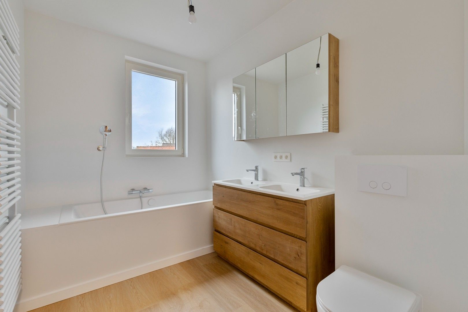 Instapklare, recent gerenoveerde woning op toplocatie in Laarne foto 10