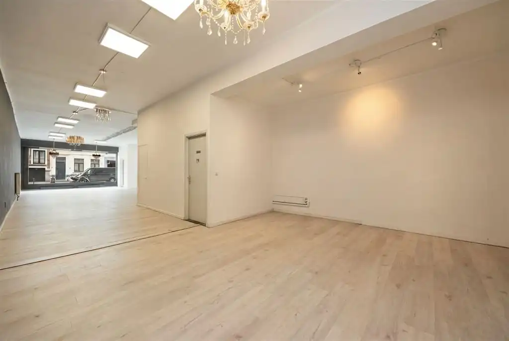Royale kantoorruimte met grote visibiliteit foto 2
