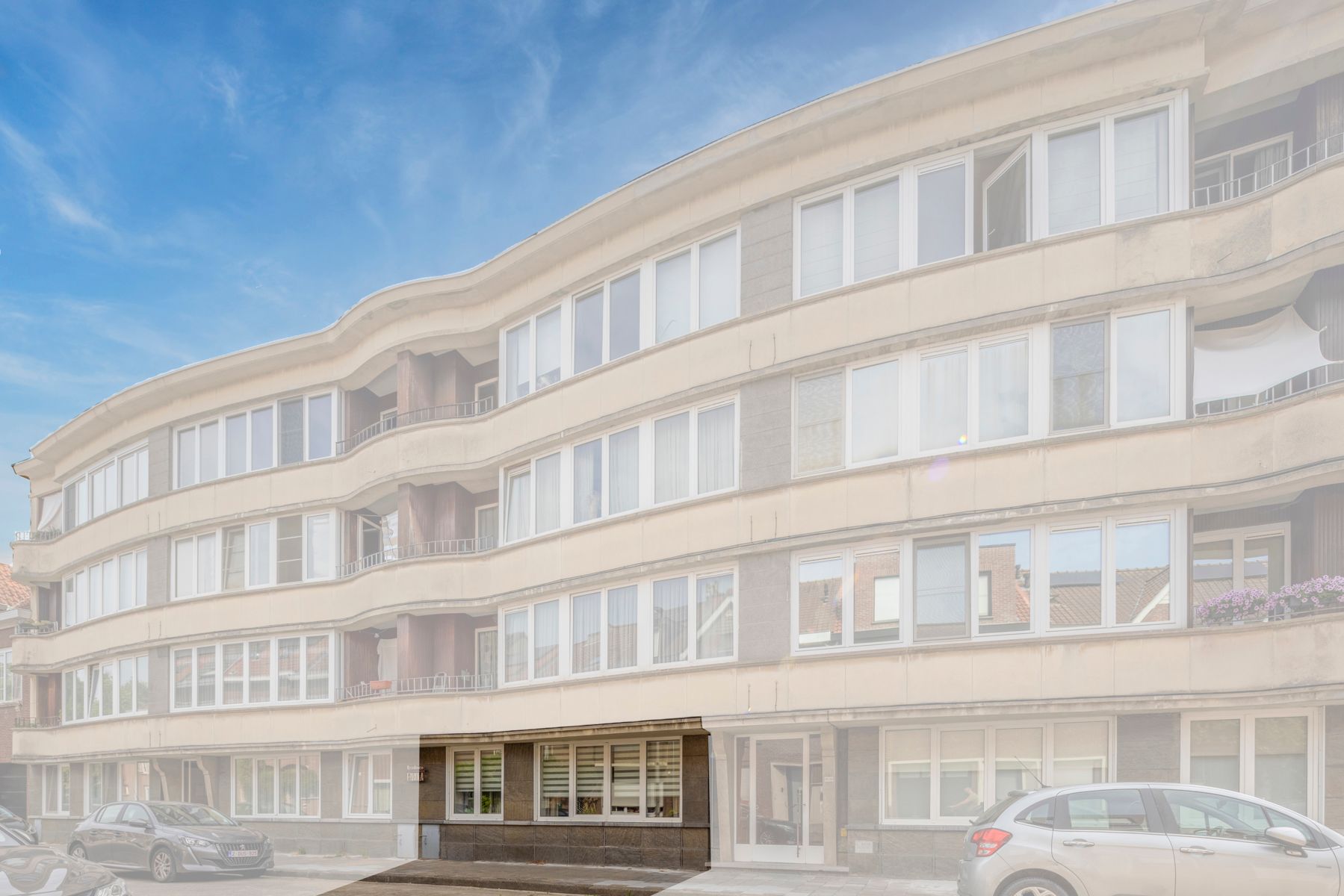 Appartement met 2 slaapkamers en tuin te koop! foto {{pictureIndex}}