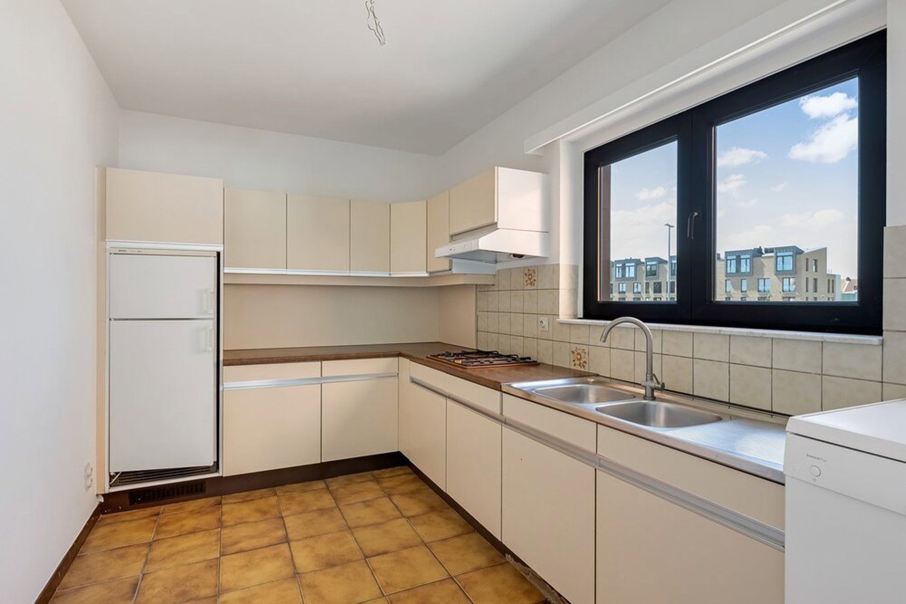Handelspand met bouwgrond, duplex en parking te koop foto 14