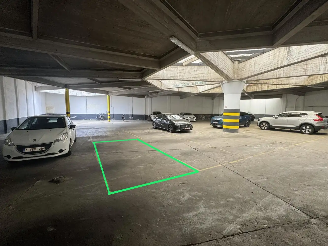 Autostaanplaats te koop op een toplocatie in centrum Lier foto {{pictureIndex}}