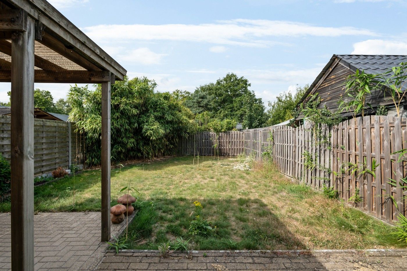 Te renoveren, vrijstaande woning met 2 slpk., oprit en diepe tuin foto 26