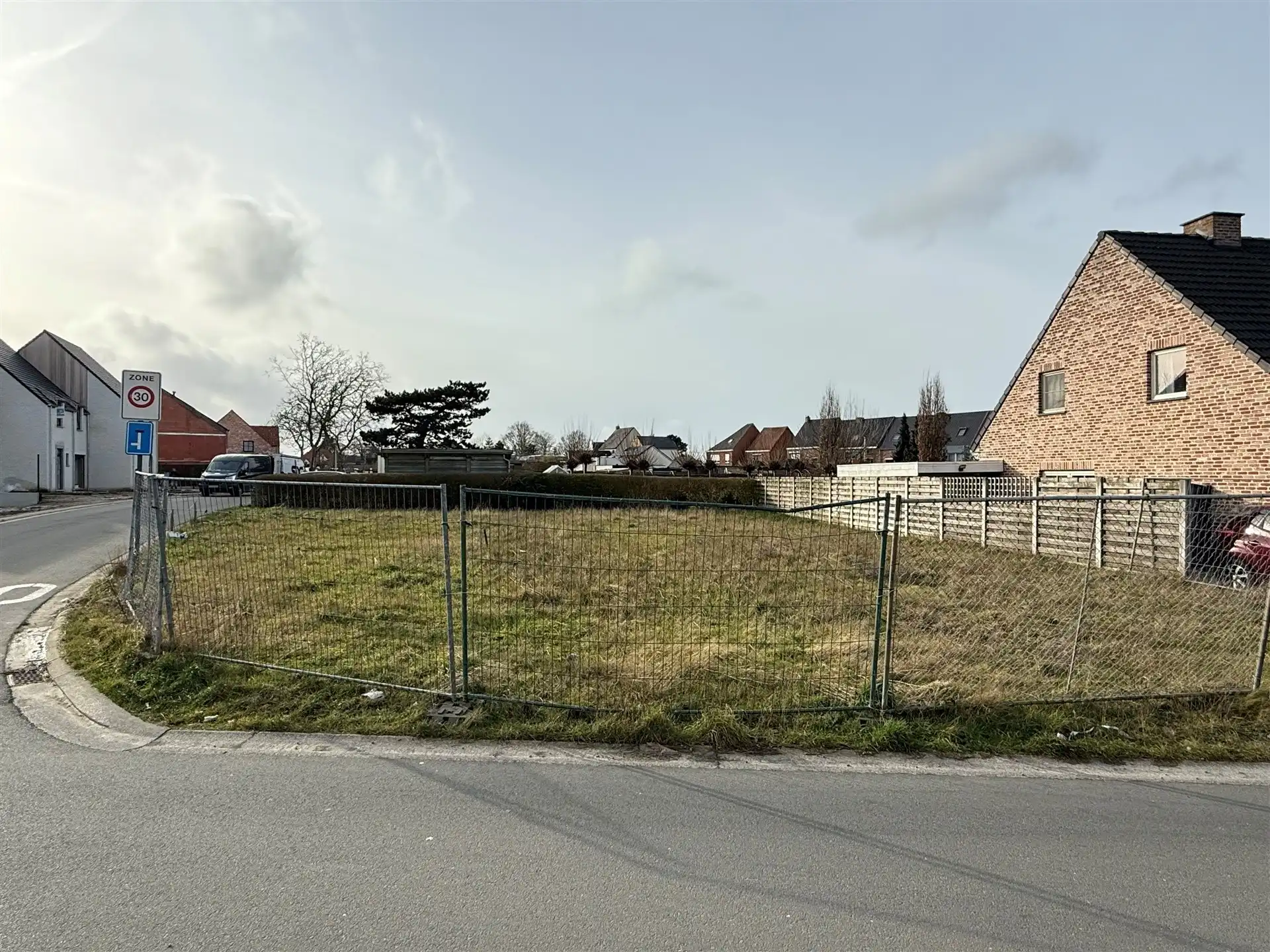 Gunstig gelegen bouwgrond voor alleenstaande villa foto 6