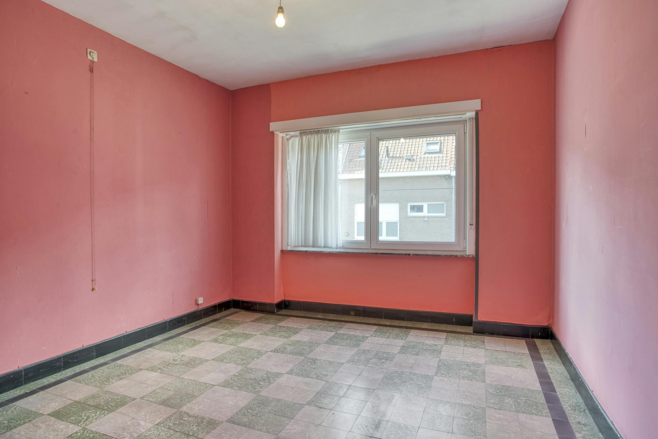 Te renoveren huis met 2 slaapkamers te koop in Kortrijk!  foto 7