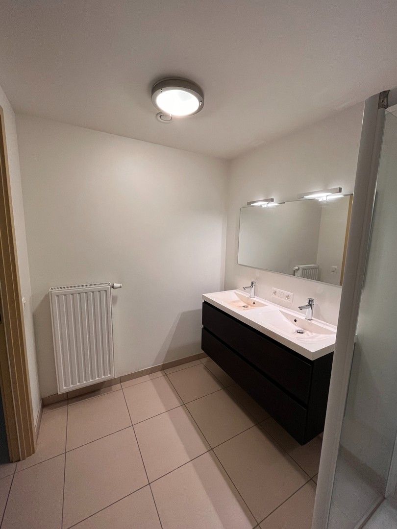 Zeer aangenaam 2-slaapkamerappartement met ruim terras en open zicht te Dok Noord foto 13