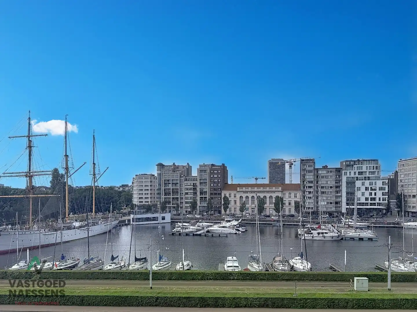SCHITTEREND VERNIEUWD 2 SLPK APP MET  TERRAS EN ZICHT OP HAVEN foto 2