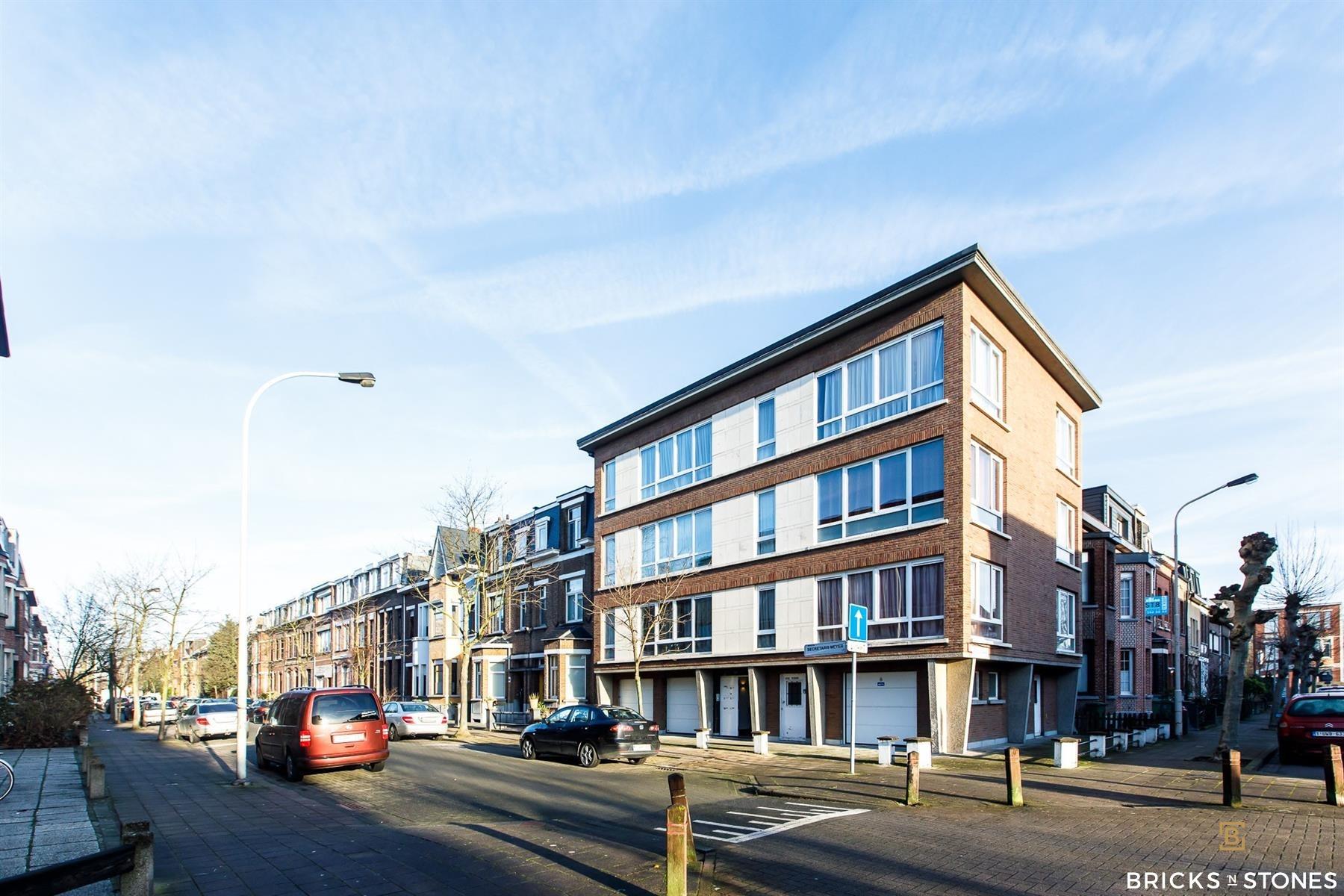 Vernieuwd appartement met terras foto 12