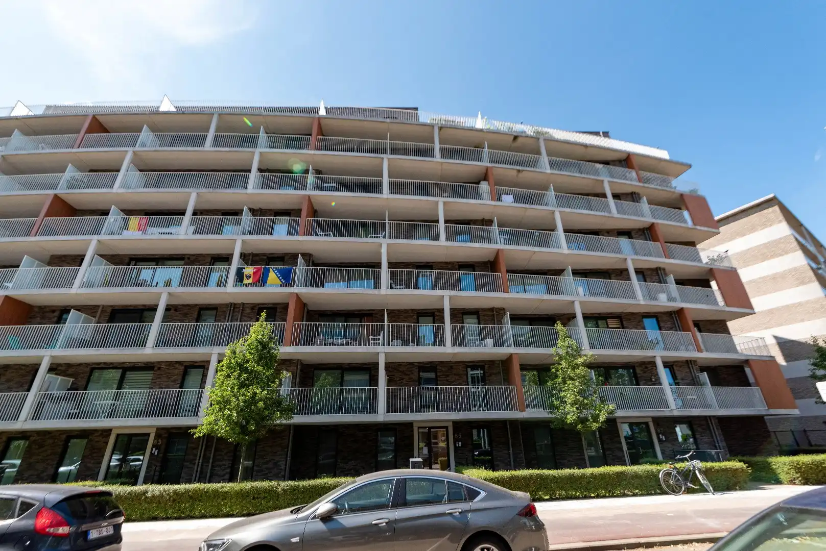 Modern 2-slaapkamer appartement met parking foto 12