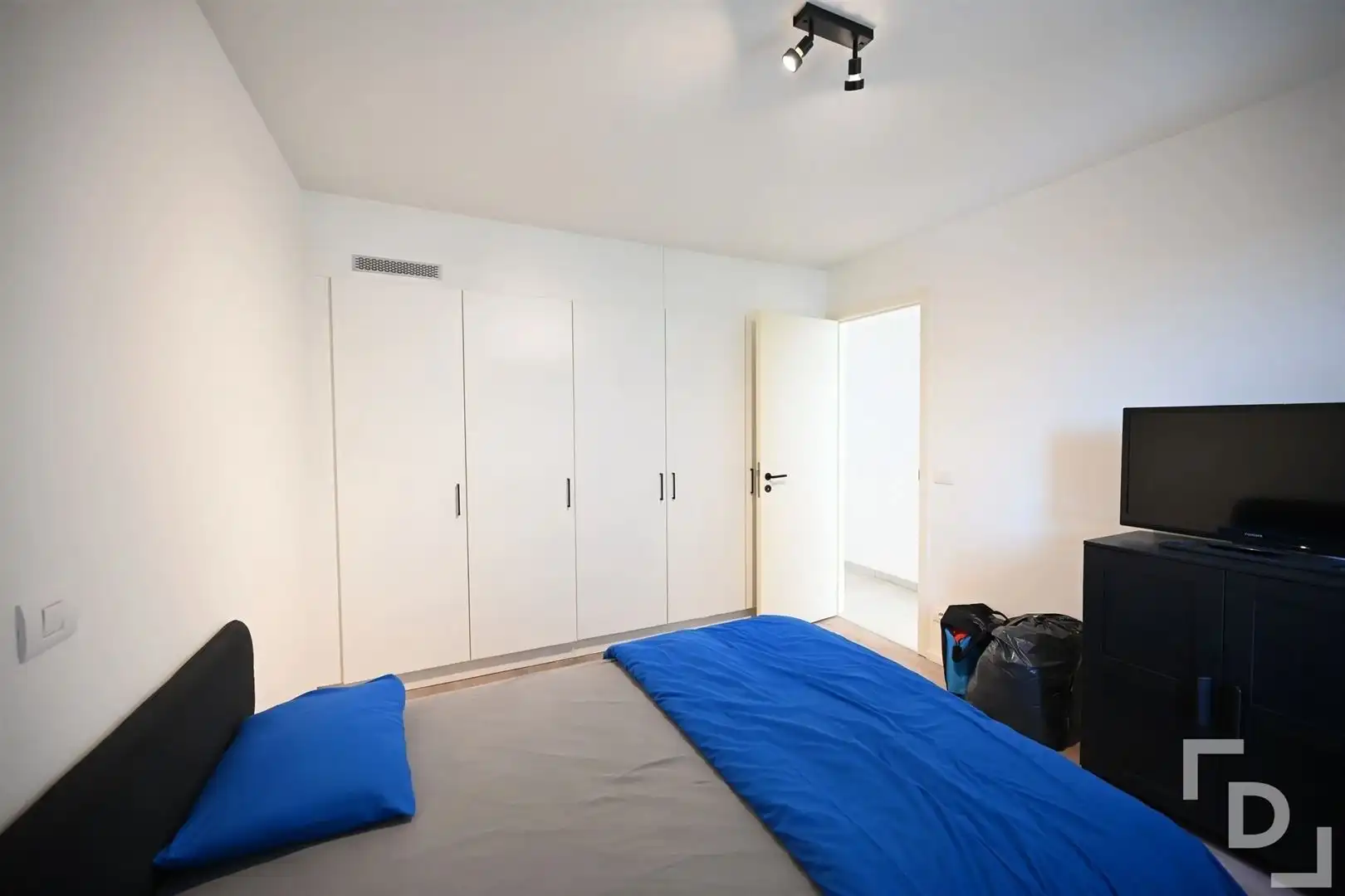 Appartement met terras en overdekte autostaanplaats foto 11