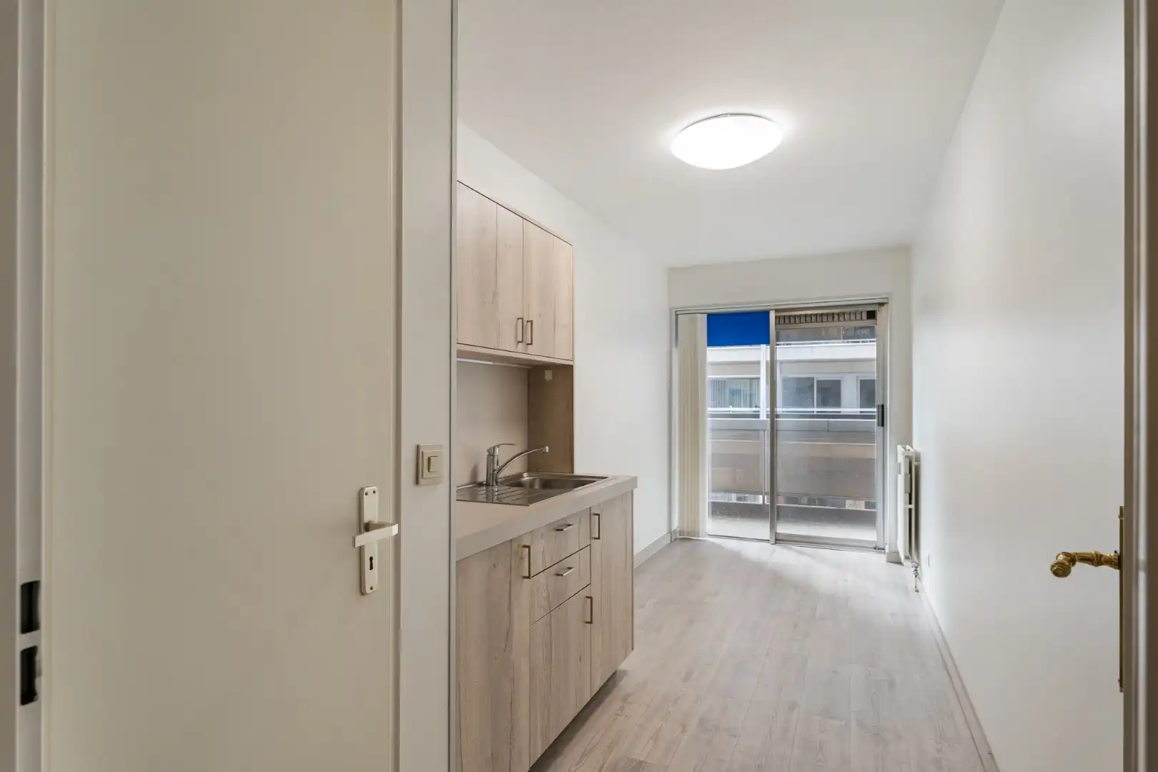 Handelspand/Kkantoor/ vrijberoep TE HUUR op toplocatie, 226m², ruime parkeergelegenheid foto 18