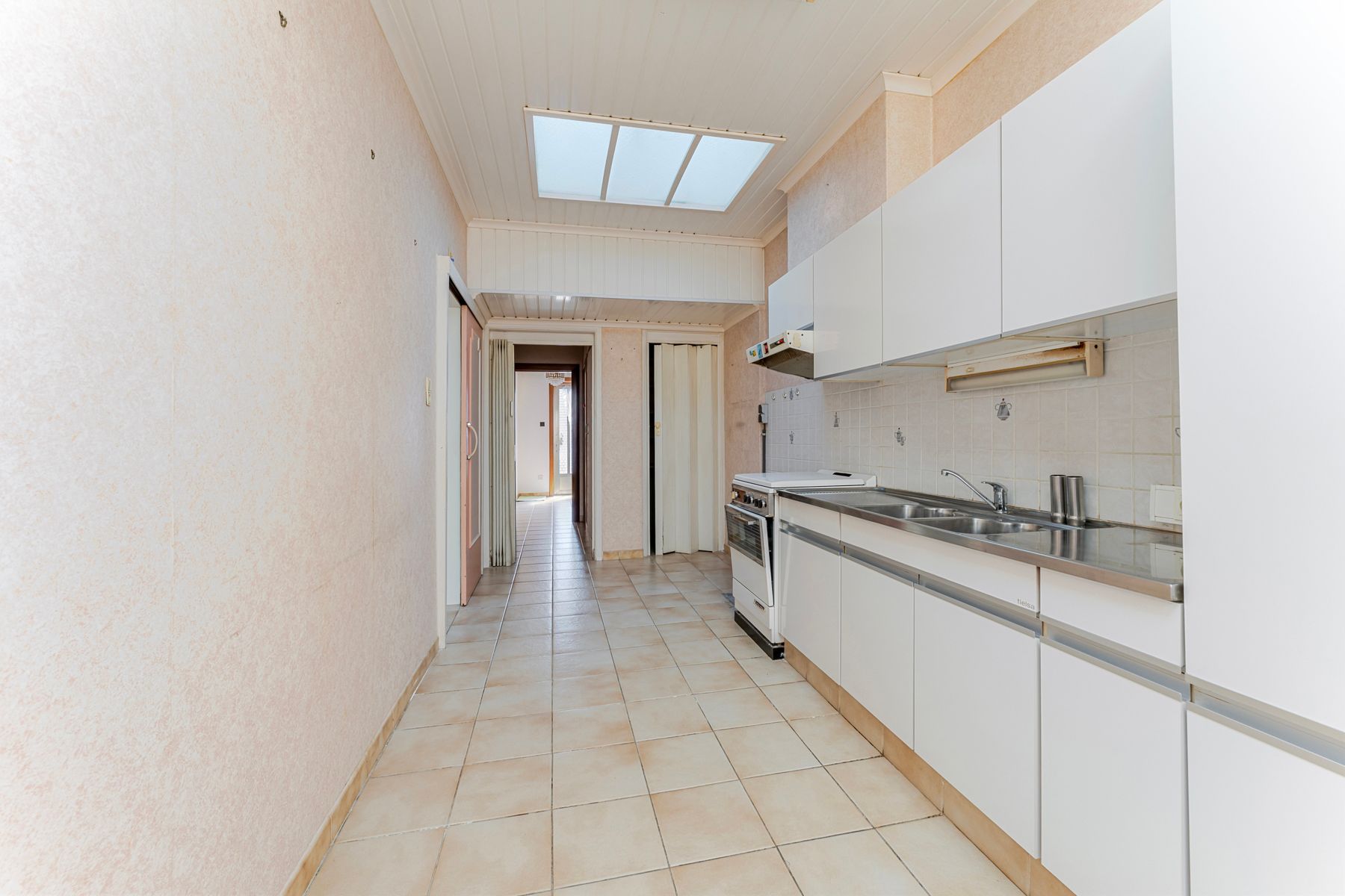 Rustig gelegen woning op 405 m² met achterliggende garage foto 8