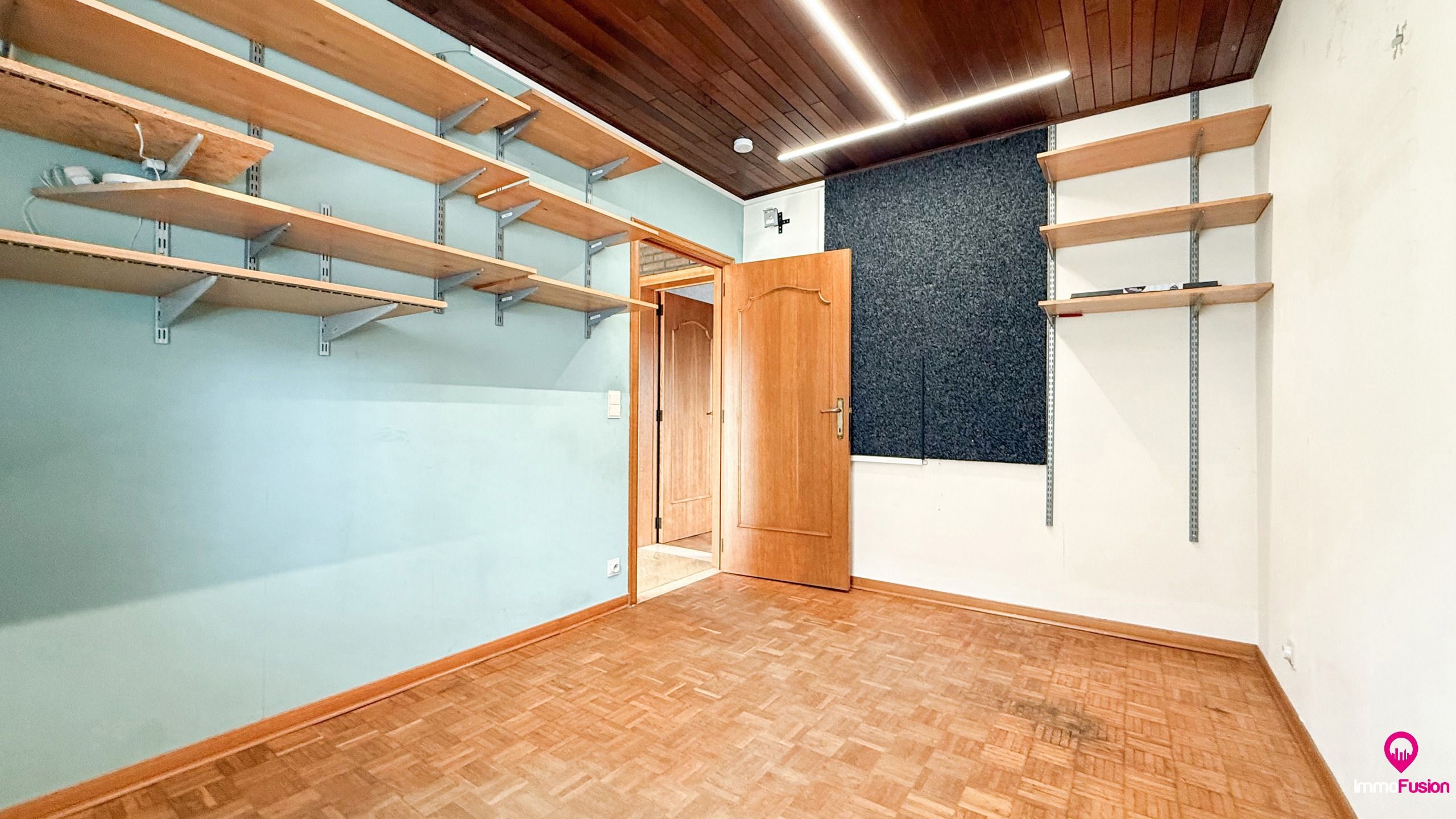 Instapklare gezinswoning met 4 slpks en mooie verzorgde tuin foto 11