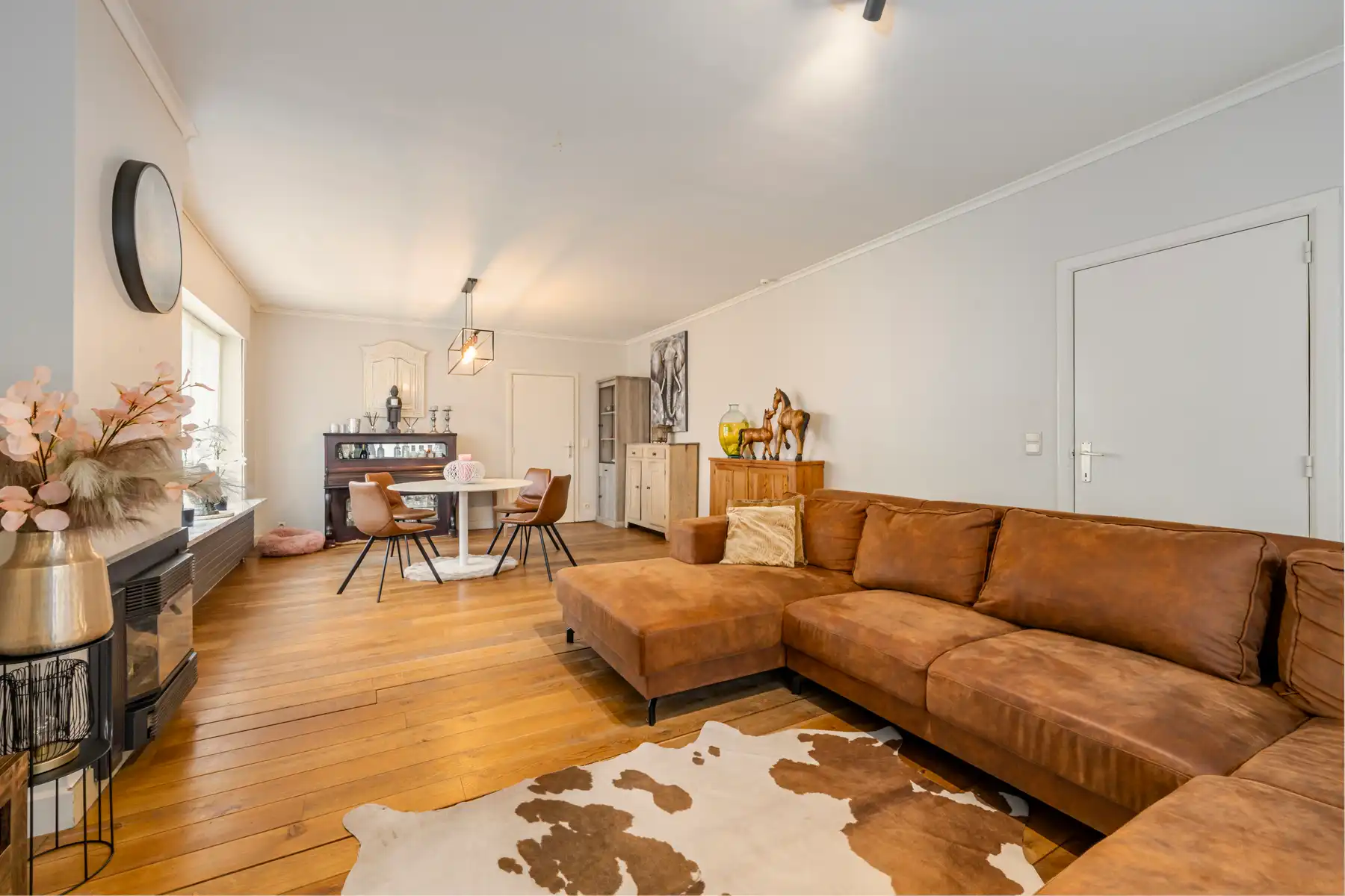 Vrijstaande woning met tuin en 4 slaapkamers foto {{pictureIndex}}
