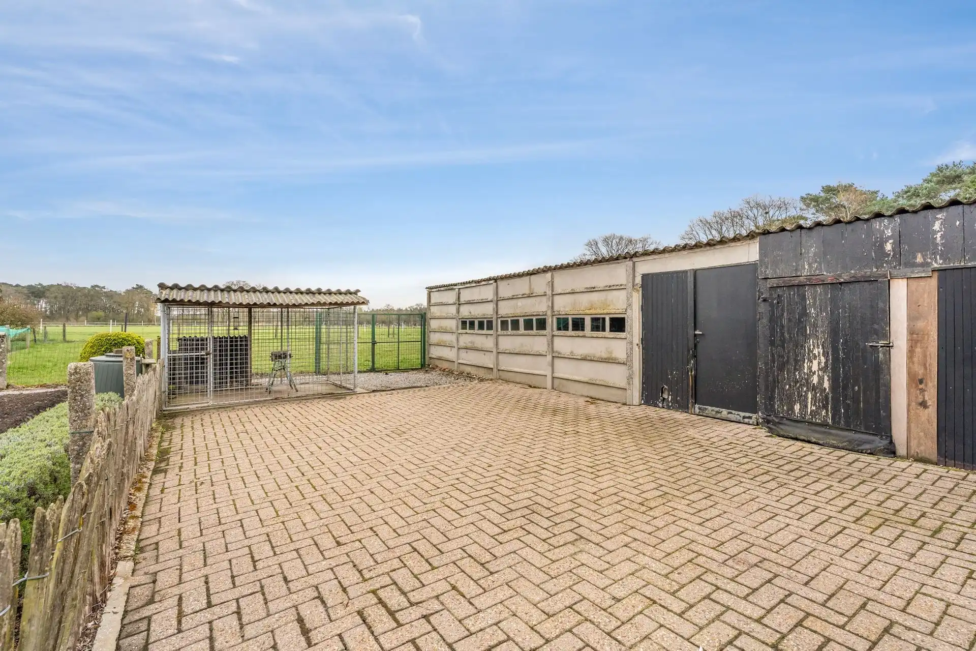 Vrijstaande eengezinswoning met bijhorende gronden foto 10