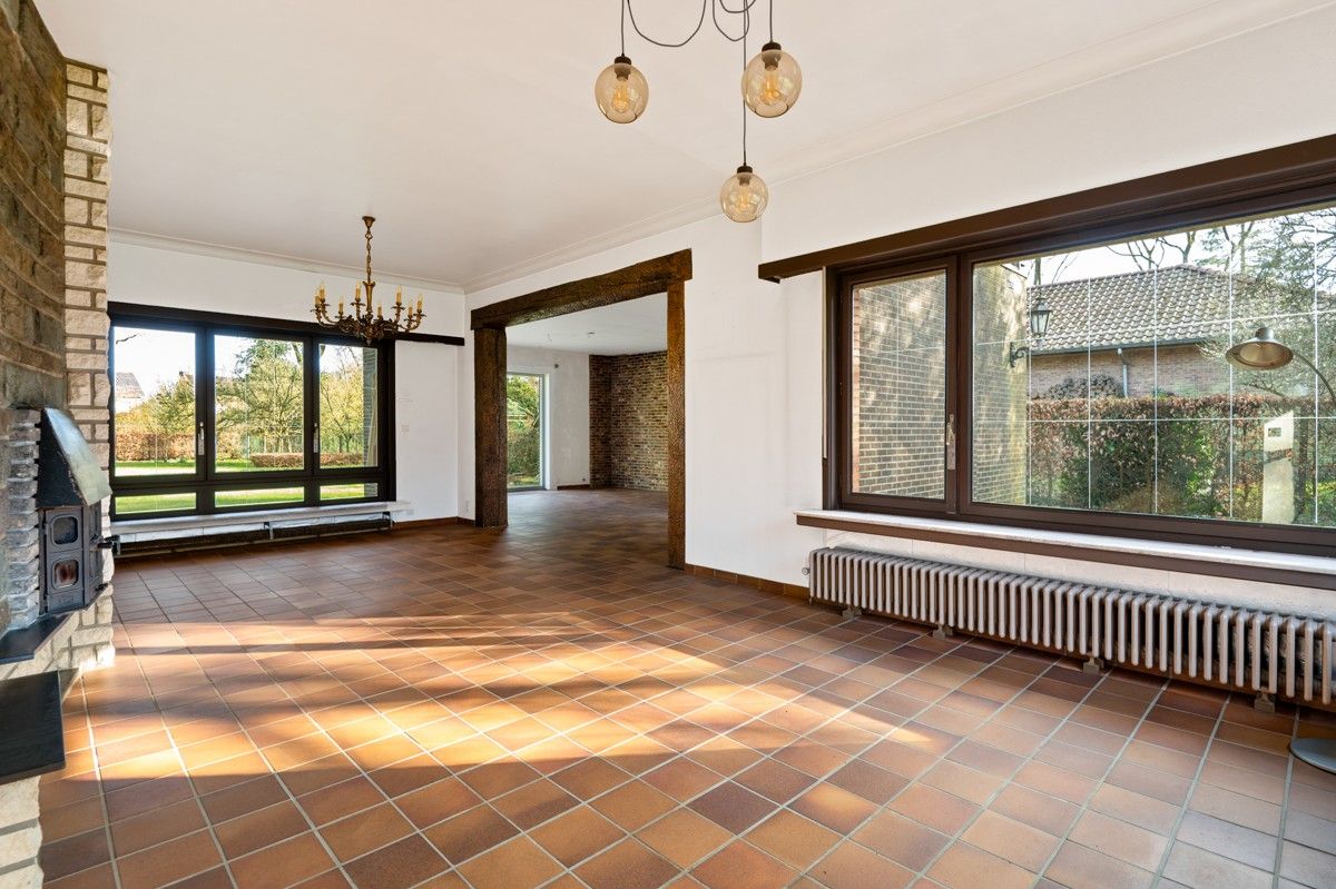 Charmant te renoveren woning op 2192m² aan de voet van het Zoerselbos. foto 4