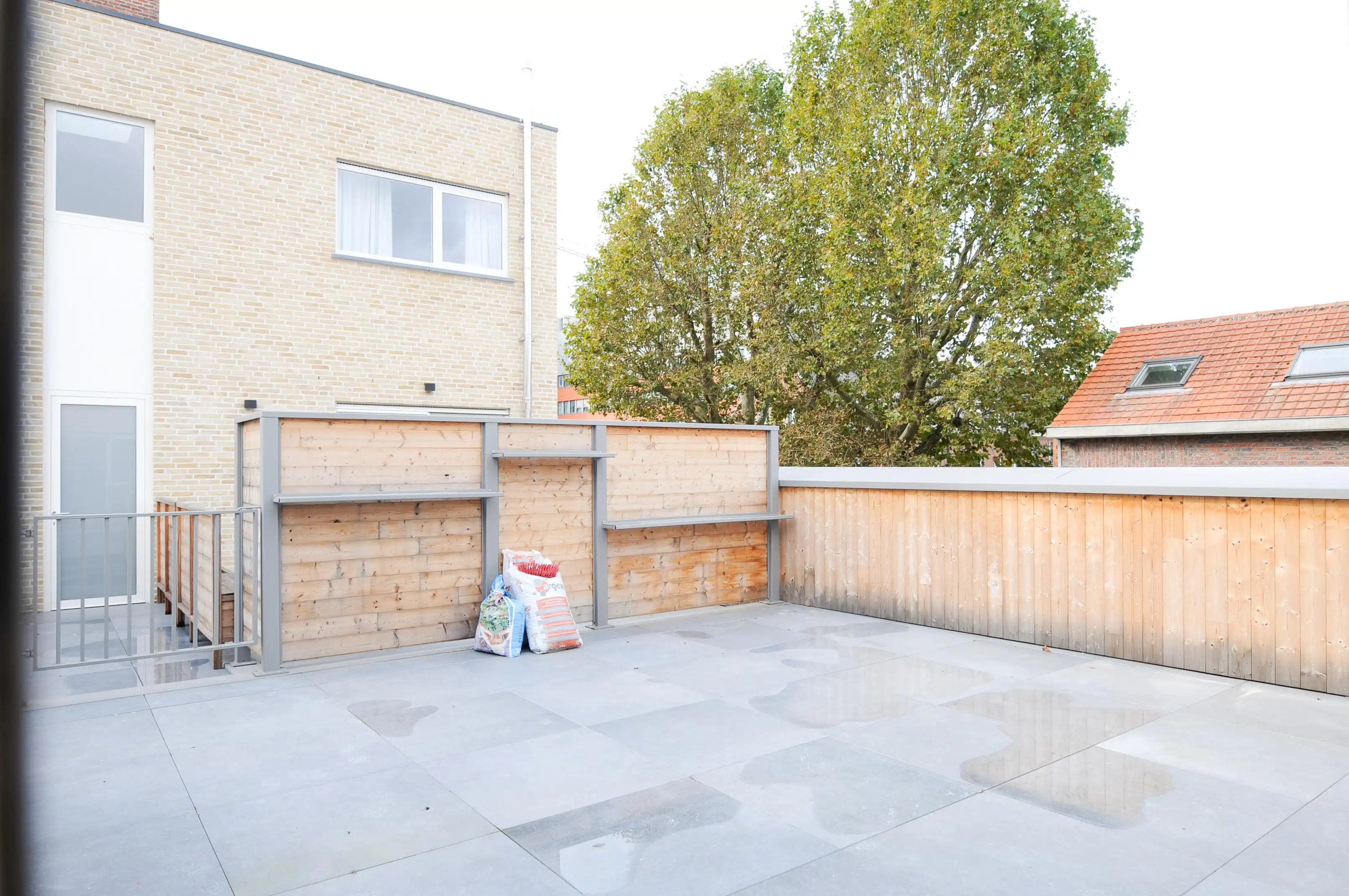 Ruime woning met groot terras foto 13