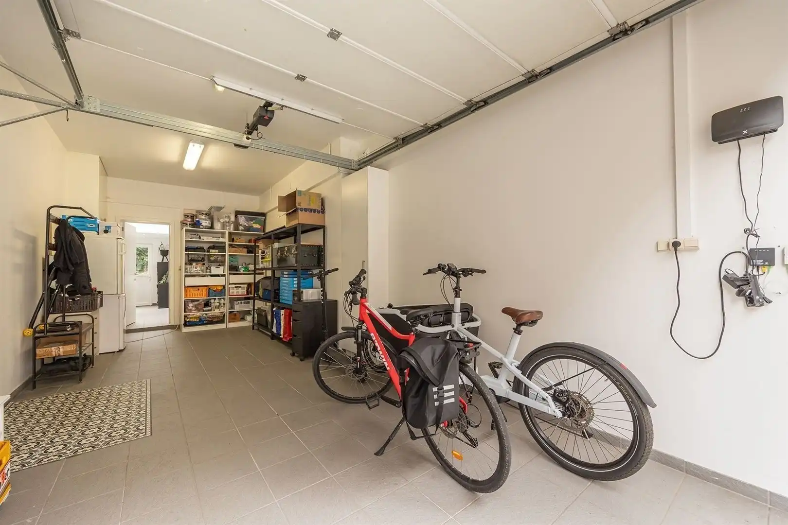 Stadswoning met privatieve tuin & garage foto 4