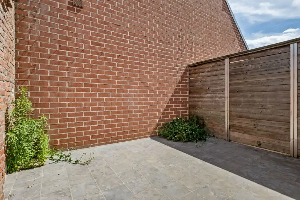 Recente woning met 2 slaapkamers, koer en privatieve parkeerplaats in het centrum van Celles! foto 17