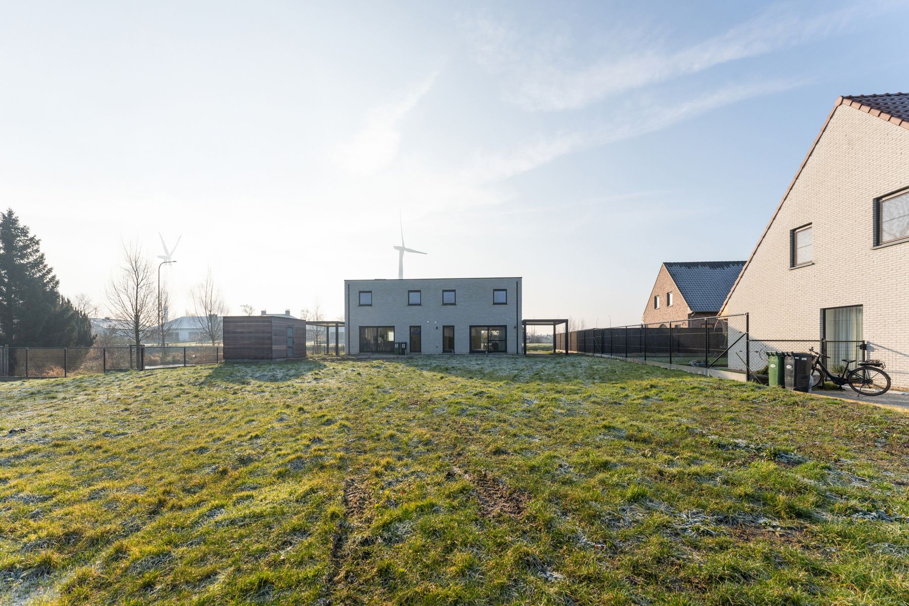 Moderne, halfopen woning foto 13