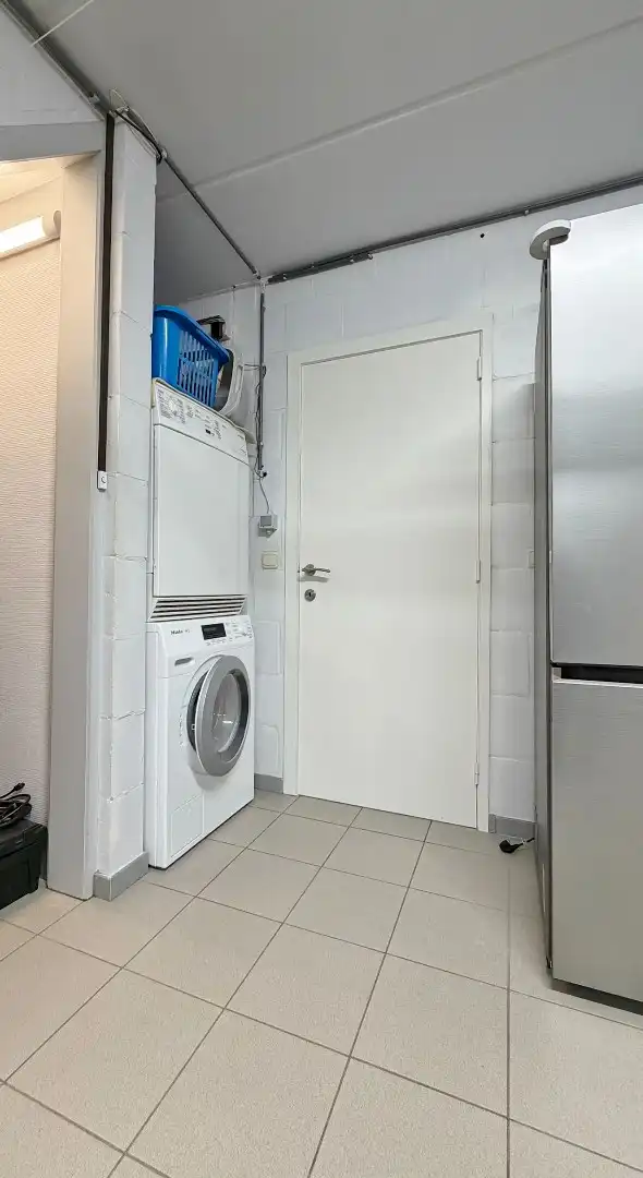 Halfopen bebouwing in rustige, kindvriendelijke straat met garage en zonnige tuin.  foto 16