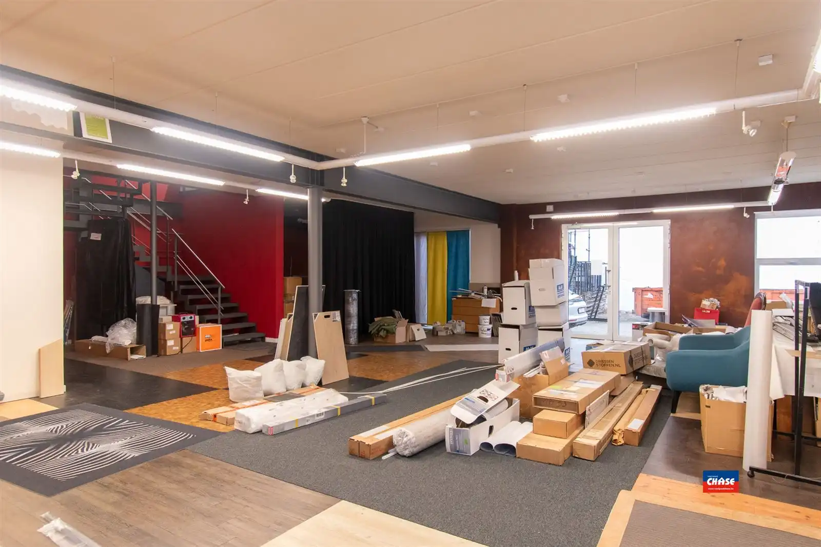 Gemengd gebouw met winkel, 2 appartementen, kantoor en magazijnruimte foto 12