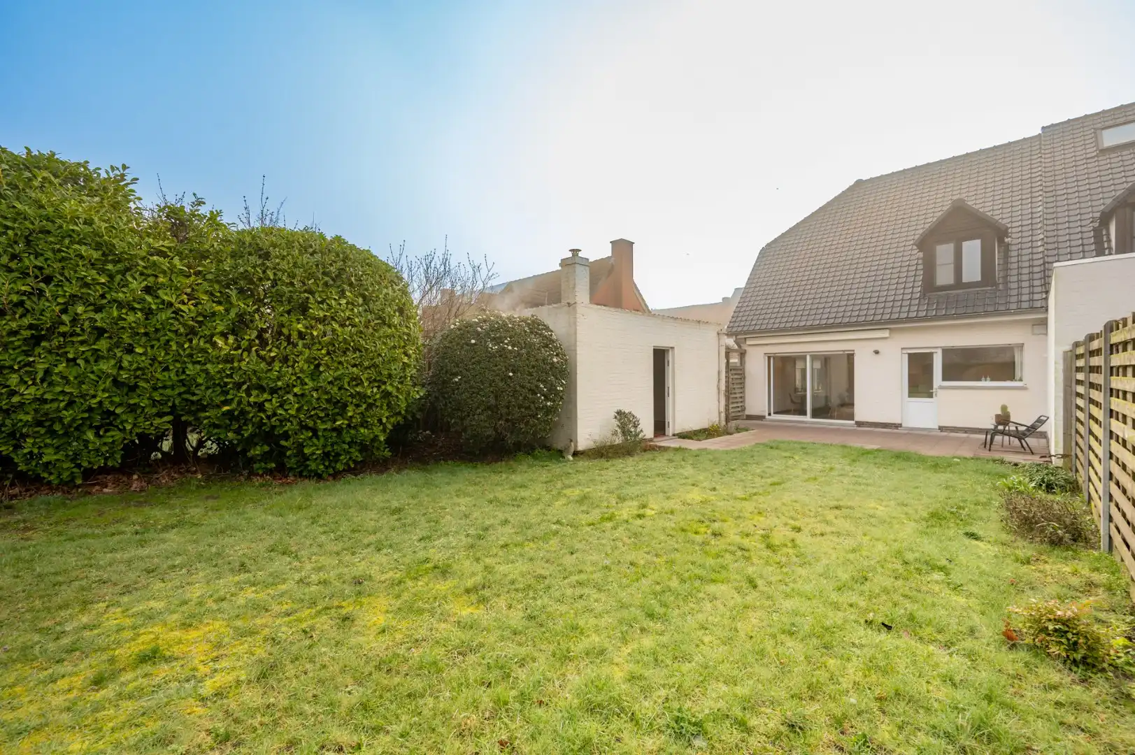 Halfopen woning met tuin en garage te St Kruis. foto 13